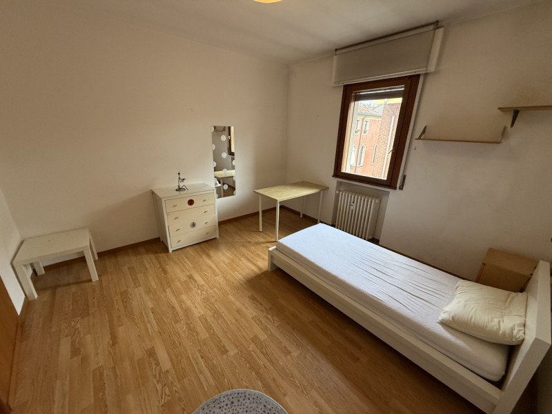 Laterale via Savonarola: Ottima posizione in zona residenziale interna e tranquilla. Contesto con...