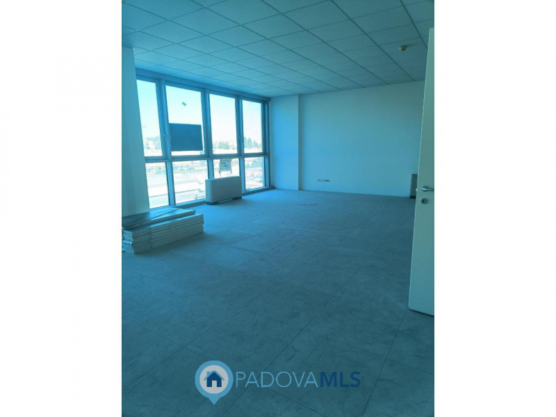 Immobile in esclusiva al Gruppo Padova MLS
Padova via Venezia ufficio al piano secondo fronte str...