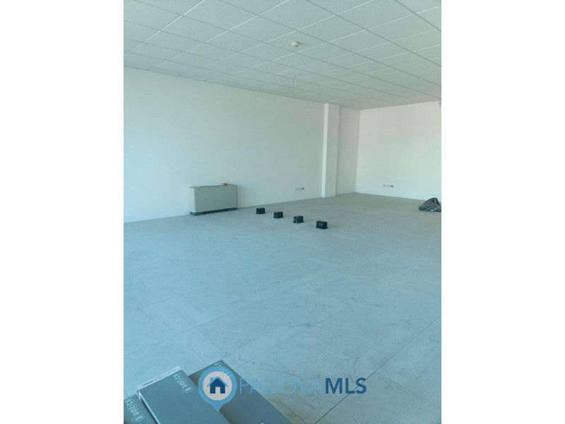 Immobile in esclusiva al Gruppo Padova MLS
Padova via Venezia ufficio al piano secondo fronte str...