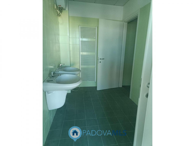 Immobile in esclusiva al Gruppo Padova MLS
Padova via Venezia ufficio al piano secondo fronte str...