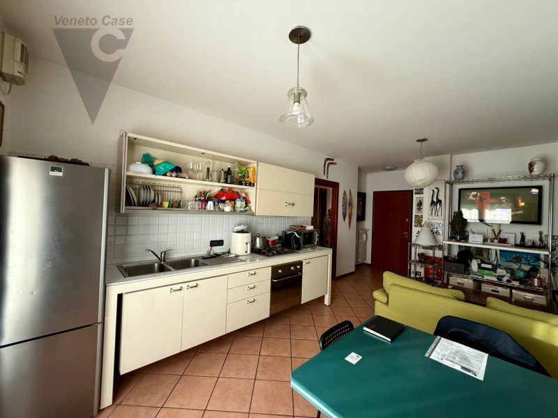 Su apprezzato residence a Roncaglia di Ponte San Nicolò, a 300 mt dalla tangenziale e dal prossim...