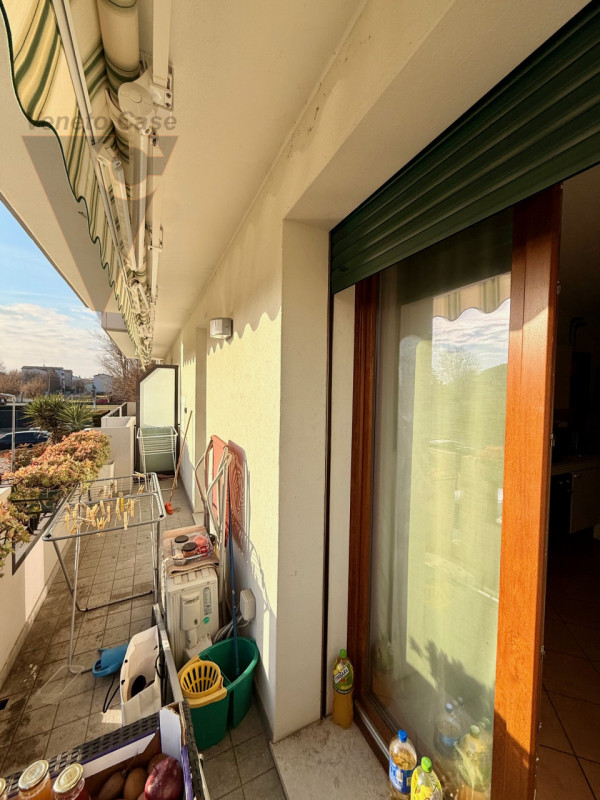 Su apprezzato residence a Roncaglia di Ponte San Nicolò, a 300 mt dalla tangenziale e dal prossim...