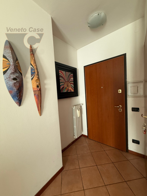 Su apprezzato residence a Roncaglia di Ponte San Nicolò, a 300 mt dalla tangenziale e dal prossim...