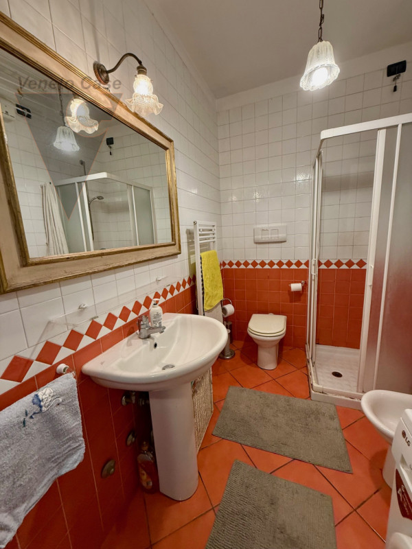 Su apprezzato residence a Roncaglia di Ponte San Nicolò, a 300 mt dalla tangenziale e dal prossim...