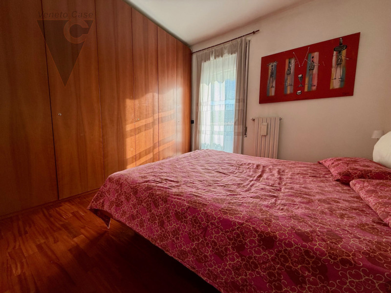 Su apprezzato residence a Roncaglia di Ponte San Nicolò, a 300 mt dalla tangenziale e dal prossim...