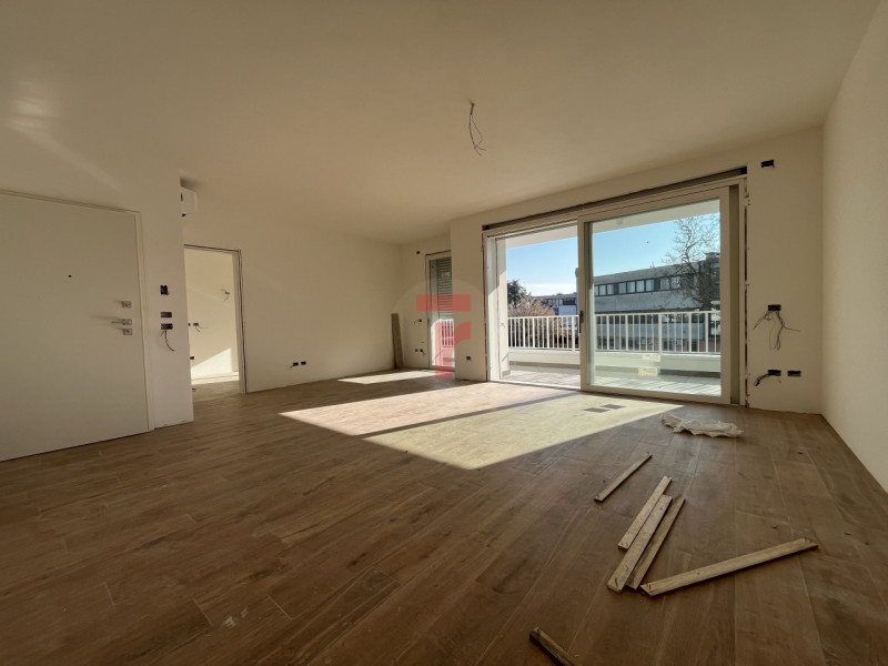 Nel cuore di Limena in posizione centralissima e comoda a tutti i servizi, proponiamo in vendita ...