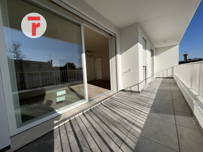 Nel cuore di Limena in posizione centralissima e comoda a tutti i servizi, proponiamo in vendita ...