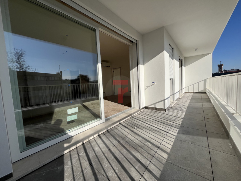 Nel cuore di Limena in posizione centralissima e comoda a tutti i servizi, proponiamo in vendita ...