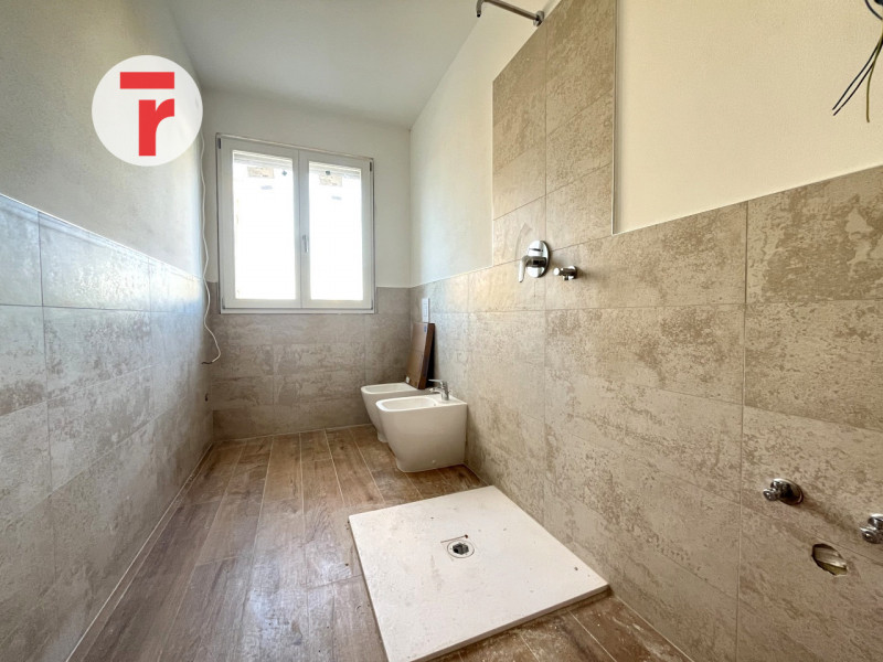 Nel cuore di Limena in posizione centralissima e comoda a tutti i servizi, proponiamo in vendita ...