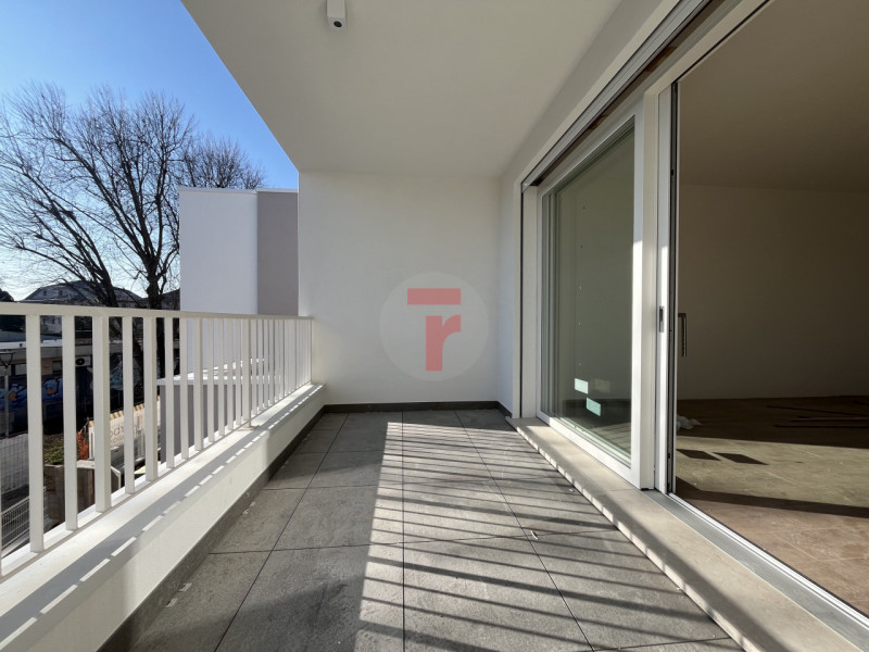 Nel cuore di Limena in posizione centralissima e comoda a tutti i servizi, proponiamo in vendita ...