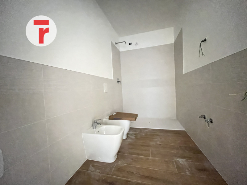 Nel cuore di Limena in posizione centralissima e comoda a tutti i servizi, proponiamo in vendita ...