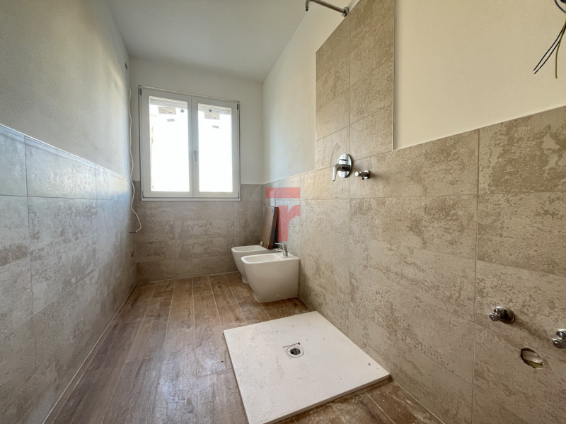 Nel cuore di Limena in posizione centralissima e comoda a tutti i servizi, proponiamo in vendita ...