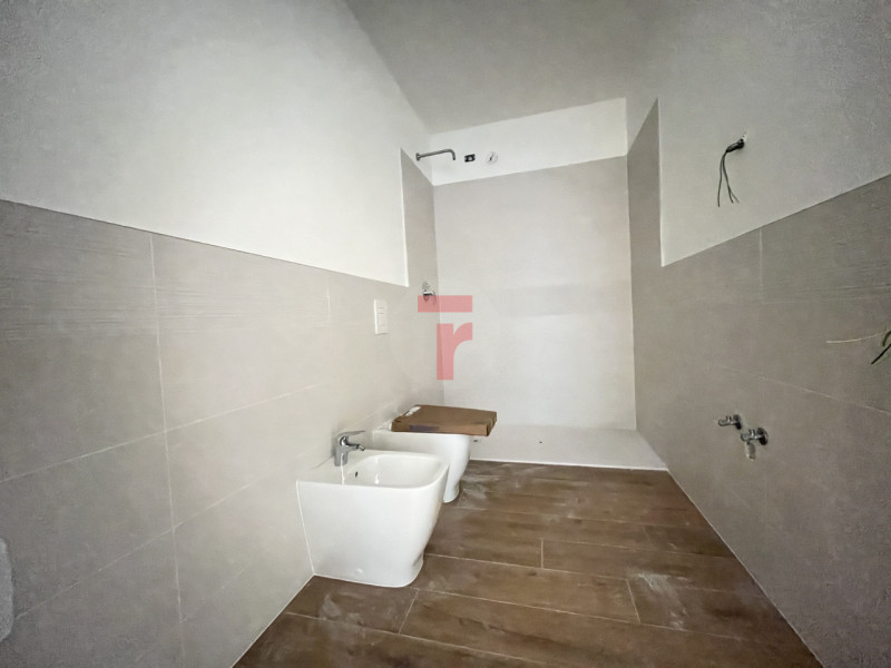 Nel cuore di Limena in posizione centralissima e comoda a tutti i servizi, proponiamo in vendita ...