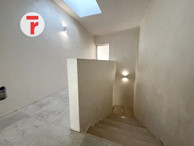 Nel cuore di Limena in posizione centralissima e comoda a tutti i servizi, proponiamo in vendita ...