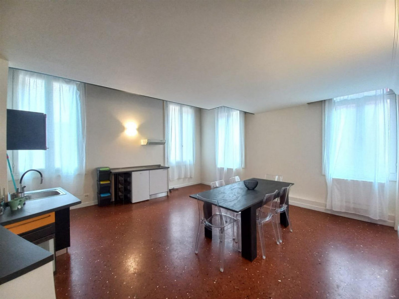 VICENZA-PORTA SANTA CROCE: APPARTAMENTO COMPLETAMENTE ARREDATO, CONTRATTO TRANSITORIO MIN 9 MAX 1...
