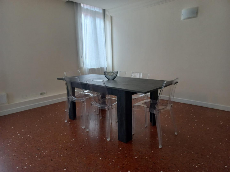 VICENZA-PORTA SANTA CROCE: APPARTAMENTO COMPLETAMENTE ARREDATO, CONTRATTO TRANSITORIO MIN 9 MAX 1...