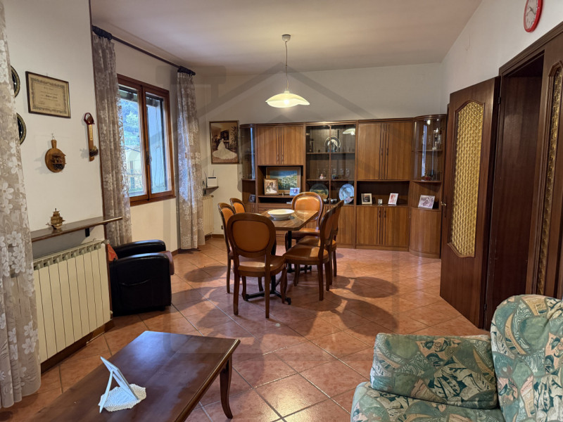 GALZIGNANO TERME - Situata in una splendida posizione collinare, questa porzione di bifamiliare a...