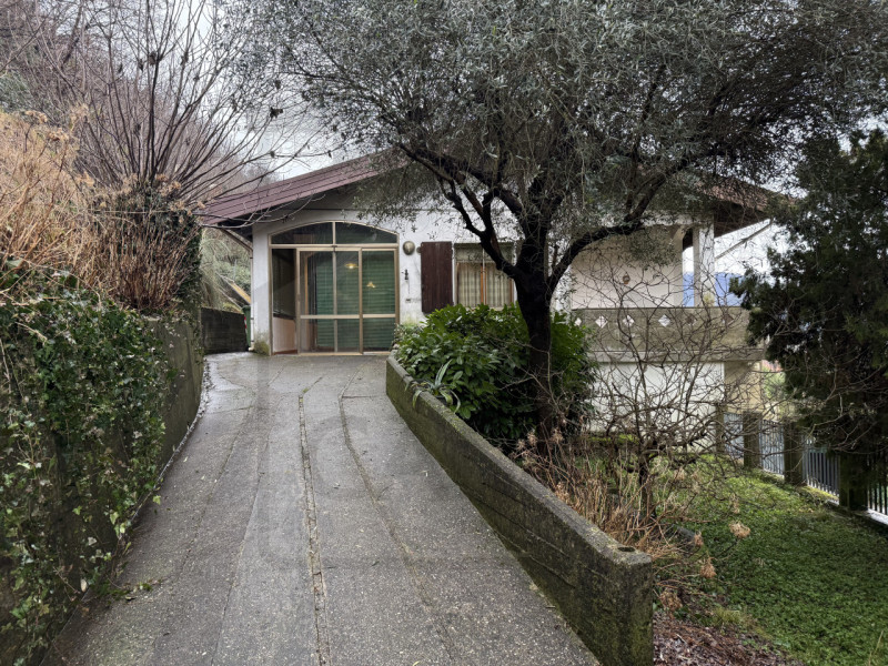 GALZIGNANO TERME - Situata in una splendida posizione collinare, questa porzione di bifamiliare a...