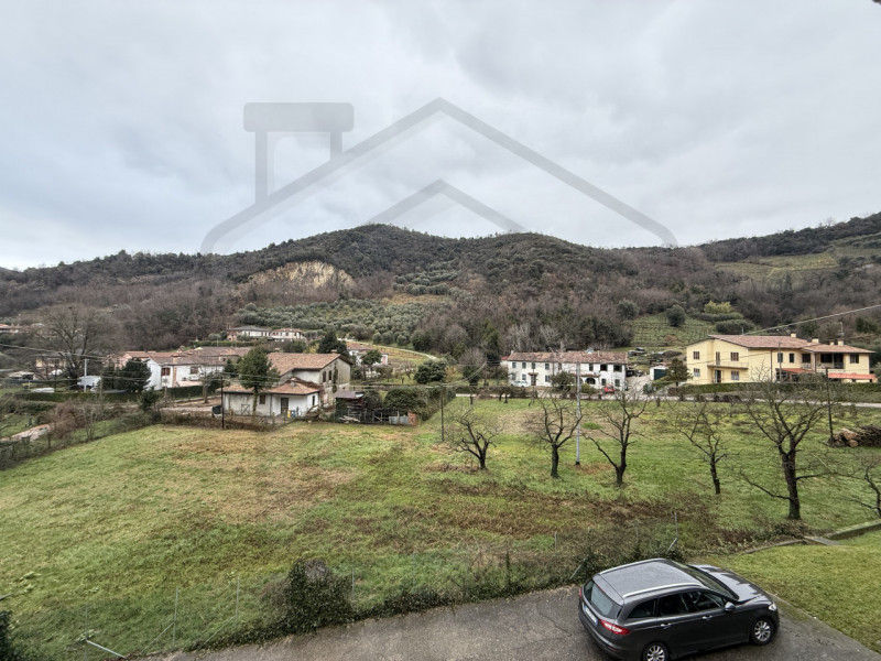 GALZIGNANO TERME - Situata in una splendida posizione collinare, questa porzione di bifamiliare a...