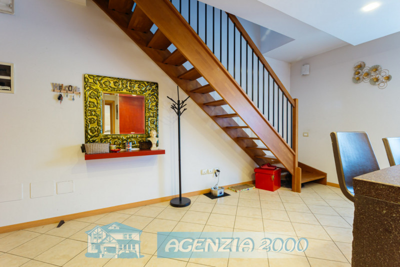 REGALATI UN BELLISSIMO APPARTAMENTO PERFETTO CURATISSIMO CON TRAVI A VISTA IN CENTRO A CONSELVE !...