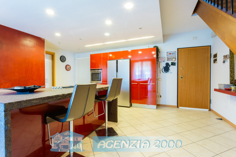 REGALATI UN BELLISSIMO APPARTAMENTO PERFETTO CURATISSIMO CON TRAVI A VISTA IN CENTRO A CONSELVE !...