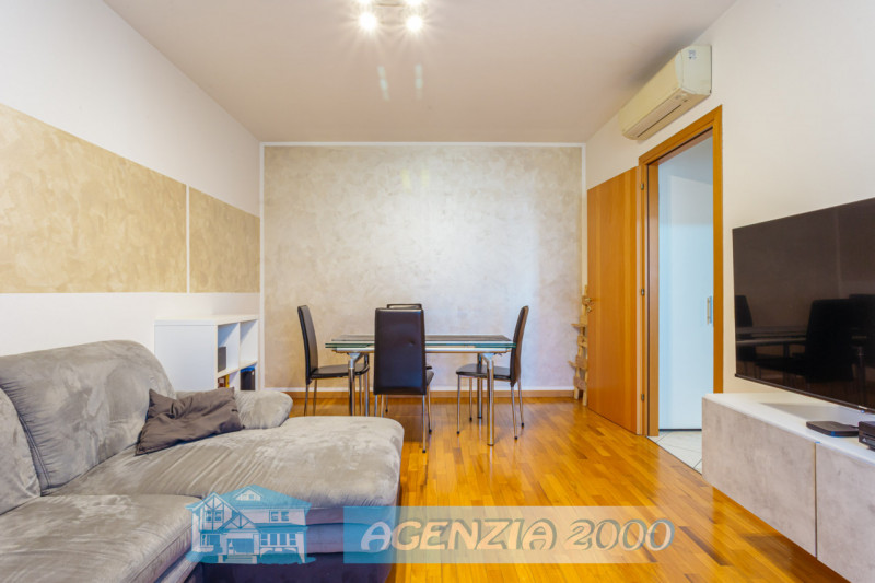 REGALATI UN BELLISSIMO APPARTAMENTO PERFETTO CURATISSIMO CON TRAVI A VISTA IN CENTRO A CONSELVE !...