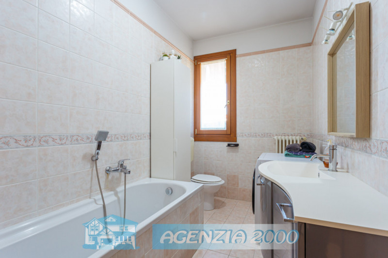 REGALATI UN BELLISSIMO APPARTAMENTO PERFETTO CURATISSIMO CON TRAVI A VISTA IN CENTRO A CONSELVE !...