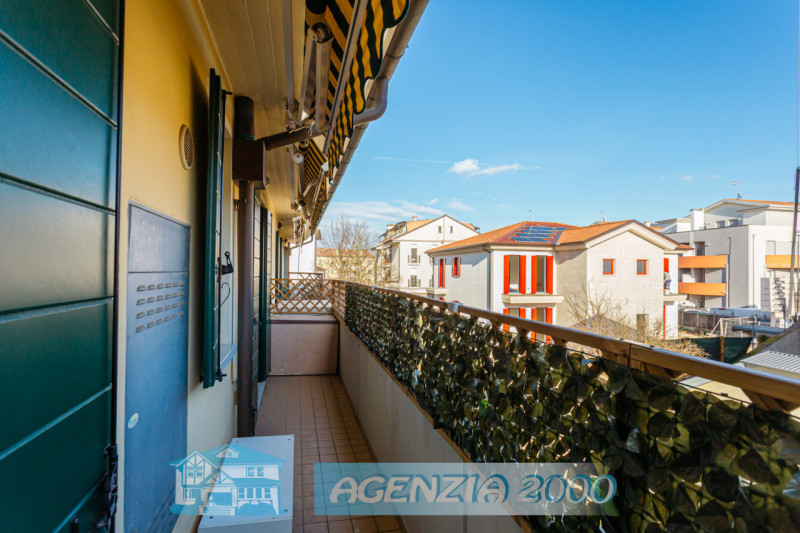 REGALATI UN BELLISSIMO APPARTAMENTO PERFETTO CURATISSIMO CON TRAVI A VISTA IN CENTRO A CONSELVE !...