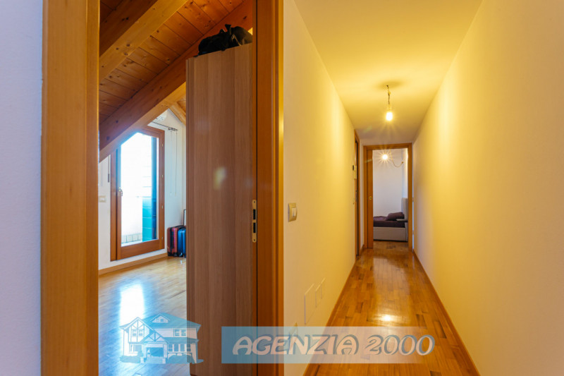 REGALATI UN BELLISSIMO APPARTAMENTO PERFETTO CURATISSIMO CON TRAVI A VISTA IN CENTRO A CONSELVE !...