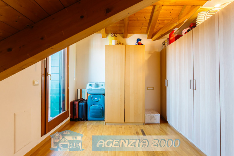 REGALATI UN BELLISSIMO APPARTAMENTO PERFETTO CURATISSIMO CON TRAVI A VISTA IN CENTRO A CONSELVE !...