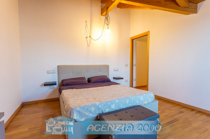 REGALATI UN BELLISSIMO APPARTAMENTO PERFETTO CURATISSIMO CON TRAVI A VISTA IN CENTRO A CONSELVE !...