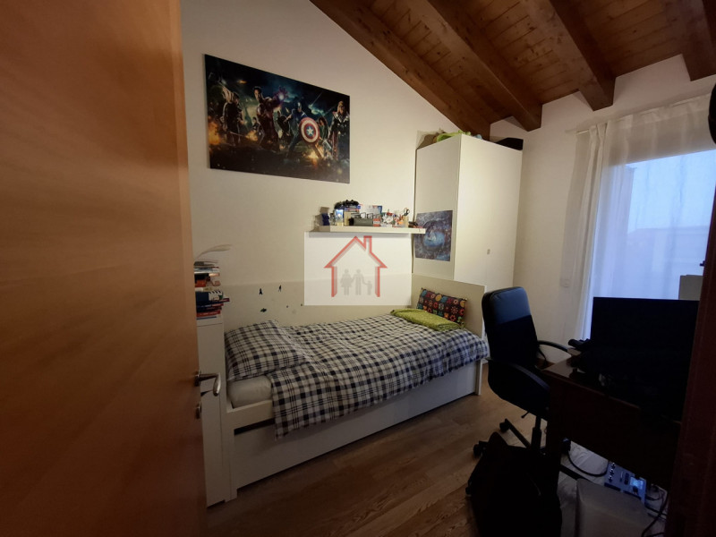 Nella tranquilla zona di Camalò, nel comune di Povegliano, proponiamo in vendita una splendida vi...