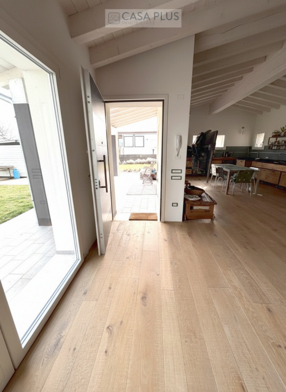 NOSTRA ESCLUSIVA- 
Moderna  casa singola di recente costruzione. 
In tranquilla zona residenziale...