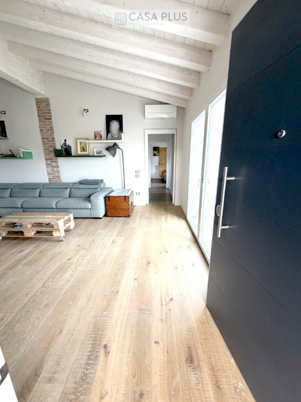 NOSTRA ESCLUSIVA- 
Moderna  casa singola di recente costruzione. 
In tranquilla zona residenziale...