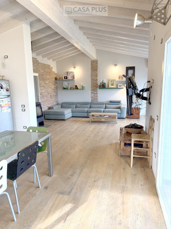 NOSTRA ESCLUSIVA- 
Moderna  casa singola di recente costruzione. 
In tranquilla zona residenziale...