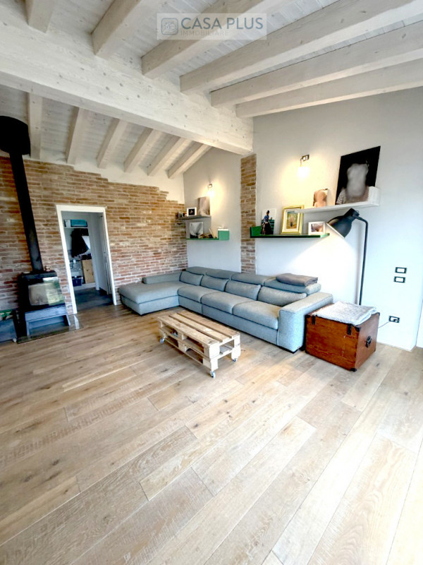 NOSTRA ESCLUSIVA- 
Moderna  casa singola di recente costruzione. 
In tranquilla zona residenziale...