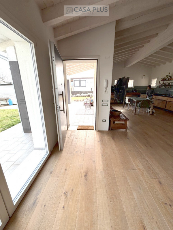 NOSTRA ESCLUSIVA- 
Moderna  casa singola di recente costruzione. 
In tranquilla zona residenziale...