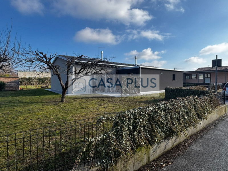 NOSTRA ESCLUSIVA- 
Moderna  casa singola di recente costruzione. 
In tranquilla zona residenziale...