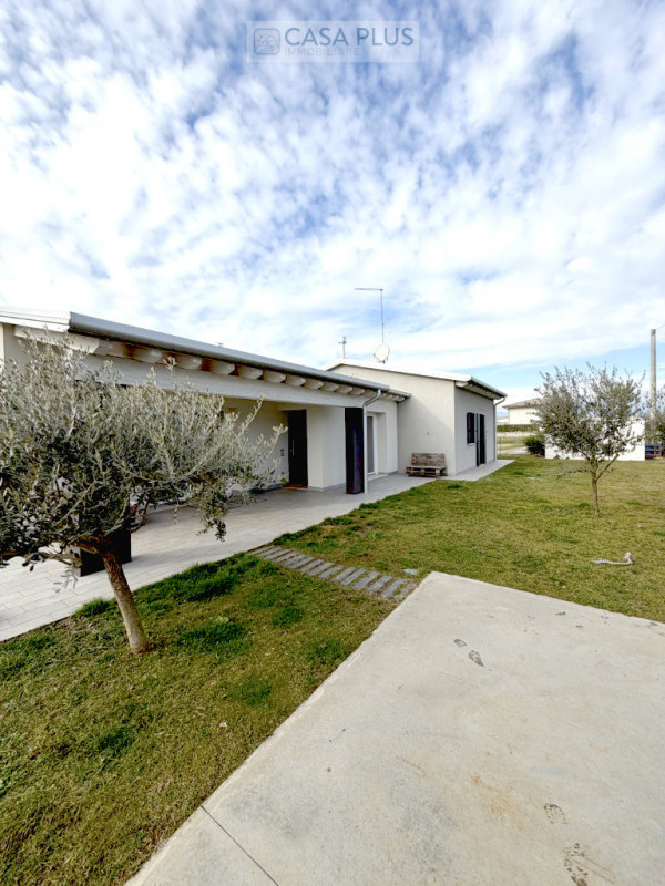 NOSTRA ESCLUSIVA- 
Moderna  casa singola di recente costruzione. 
In tranquilla zona residenziale...