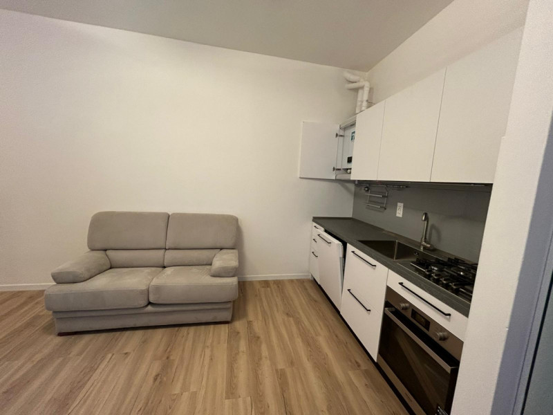 CENTRO STORICO 

Inserito in una zona centrale della città, ben abitata e comoda ai servizi.

DES...