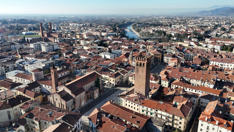 Rif. BA255 (Per info: Beatrice +39 392 3361100)

Proponiamo in vendita un affascinante appartamen...