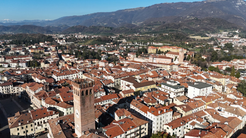 Rif. BA255 (Per info: Beatrice +39 392 3361100)

Proponiamo in vendita un affascinante appartamen...