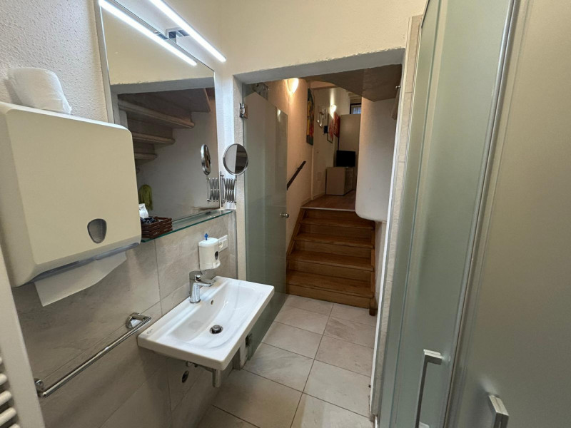 CENTRO STORICO 

Inserito in una zona centrale della città, ben abitata e comoda ai servizi.

DES...