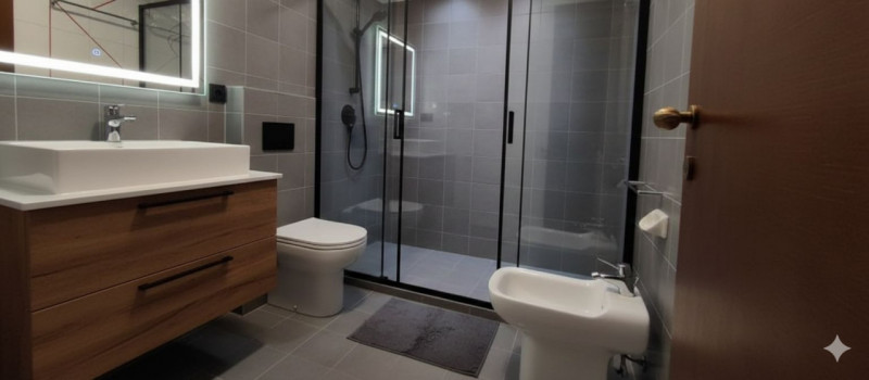 Situato a pochi passi da Porta S. Lucia, in un palazzo ristrutturato negli anni '90, proponiamo i...