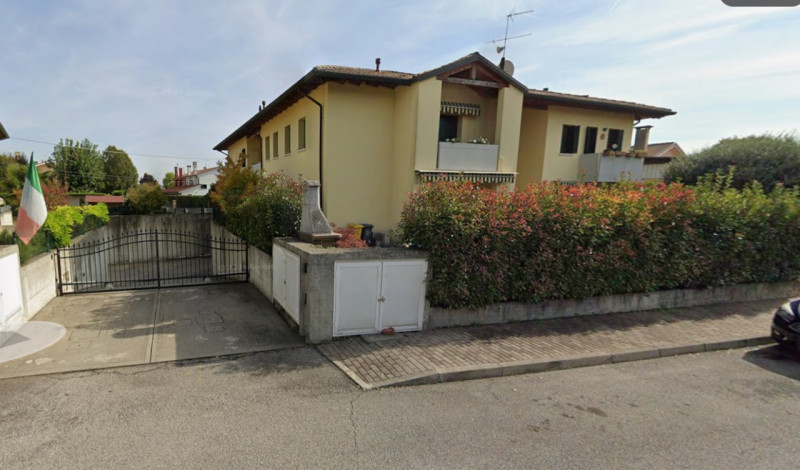 A.A. 5-252

Vendesi all'asta - appartamento al piano terra con giardino in data 10 marzo 2026

De...