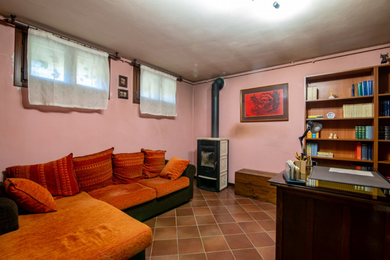 Nella tranquilla e verdeggiante zona di Bosco, nel Comune di Rubano, proponiamo in vendita casa a...