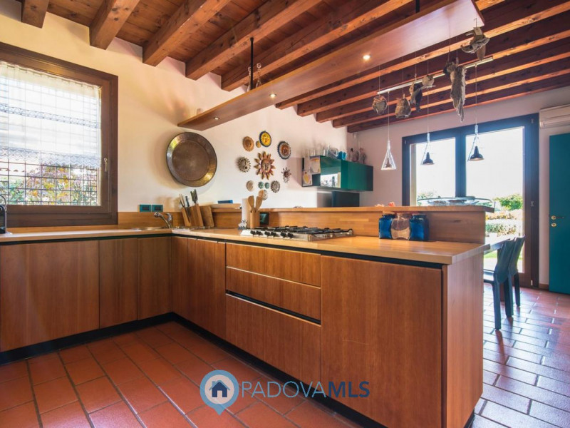 Immobile in esclusiva al Gruppo Padova MLS
Villa singola di pregio a Bragni Cadoneghe, caratteriz...