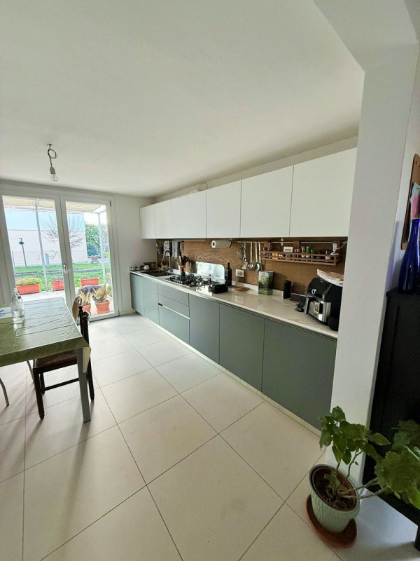 Castelfranco V.to: proponiamo in vendita una abitazione singola disposta su 2 livelli, per comple...