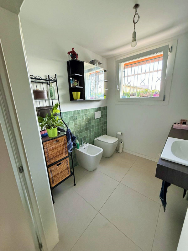 Castelfranco V.to: proponiamo in vendita una abitazione singola disposta su 2 livelli, per comple...