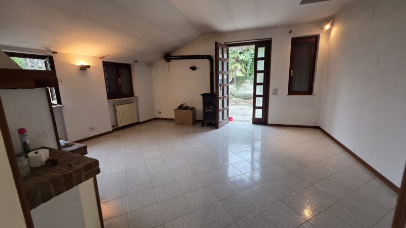 Nel cuore pulsante di Brogliano, proponiamo in vendita una splendida porzione di bifamiliare che ...